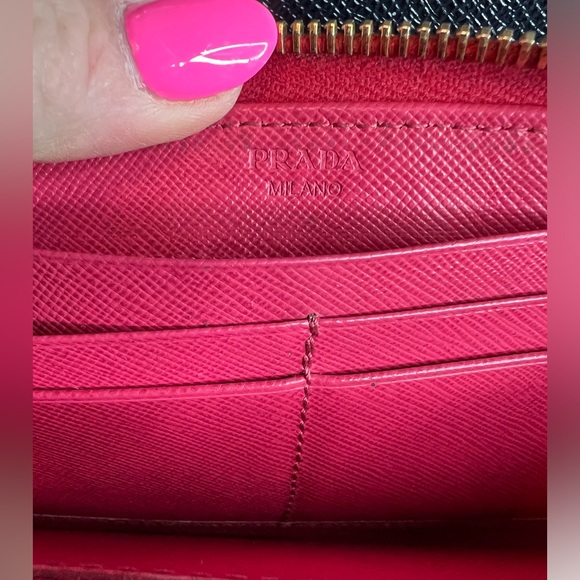 Authentic Prada Zip wallet - Picture 7 of 9
